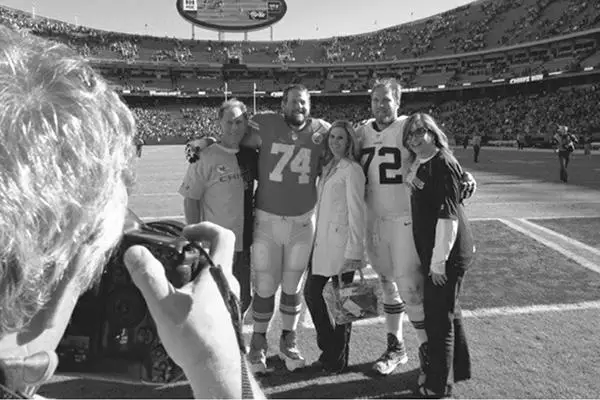 Meridith Schwartz – The Wife of NFL Football Star Geoff Schwartz photo 2