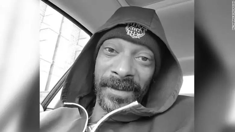 Snoop Dogg Listens to Frozen image 2